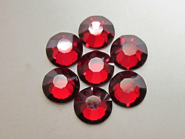 72 pcs. 20ss LIGHT SIAM MYSTIQUE (maxima) FLATBACK PRECIOSA Rhinestones